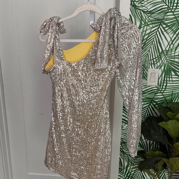 NWT NBD Silver Sparkle One Shoulder Mini Dress Sz S - Picture 3 of 4